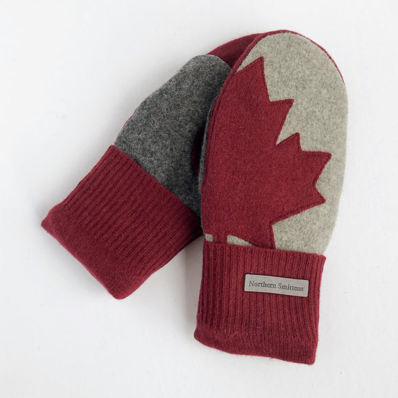 Small Canada Mittens